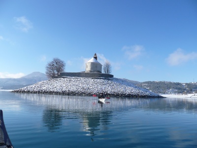 Kayak sur le lac de Serre-Ponçon après la neige de décembre 2008