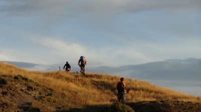 Les lumières du soir, il faut vite trouver un bivouac avec de l'eau