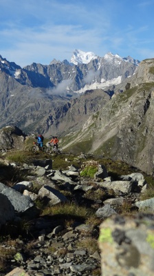 Col du Chardonnet sud, la vue sur les Ecrins (ici la barre et le dôme) est superbe !