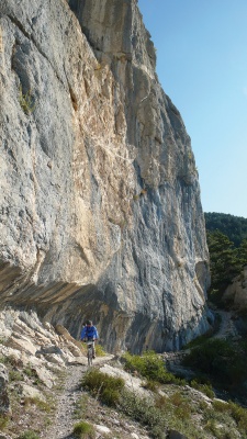 Le long de la falaise de Ceüse