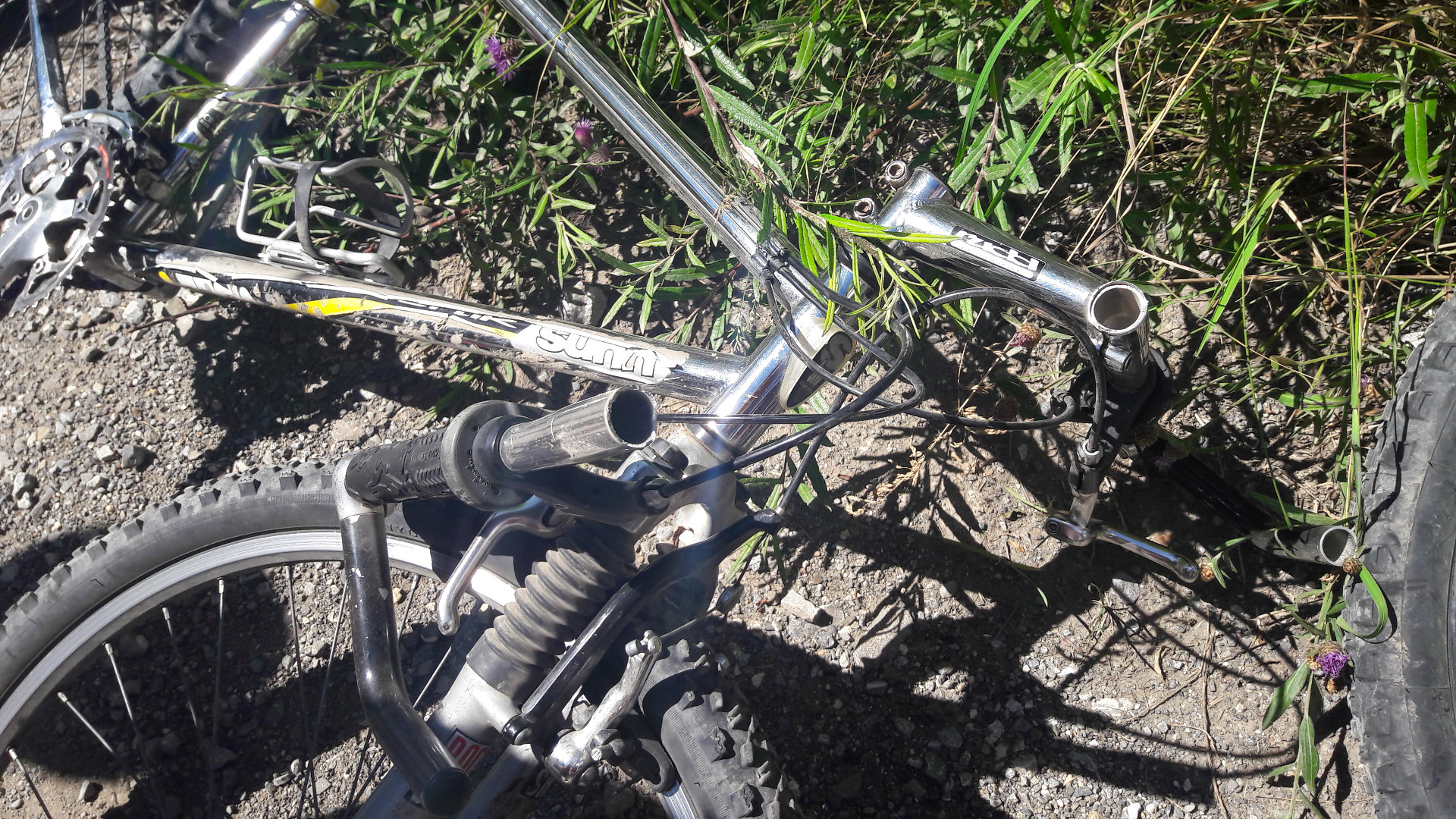 Kit d'outils de réparation de vélo avec mini pompe à vélo, multi-outils,  changeur de pneus, patchs auto-adhésifs et sac de vélo