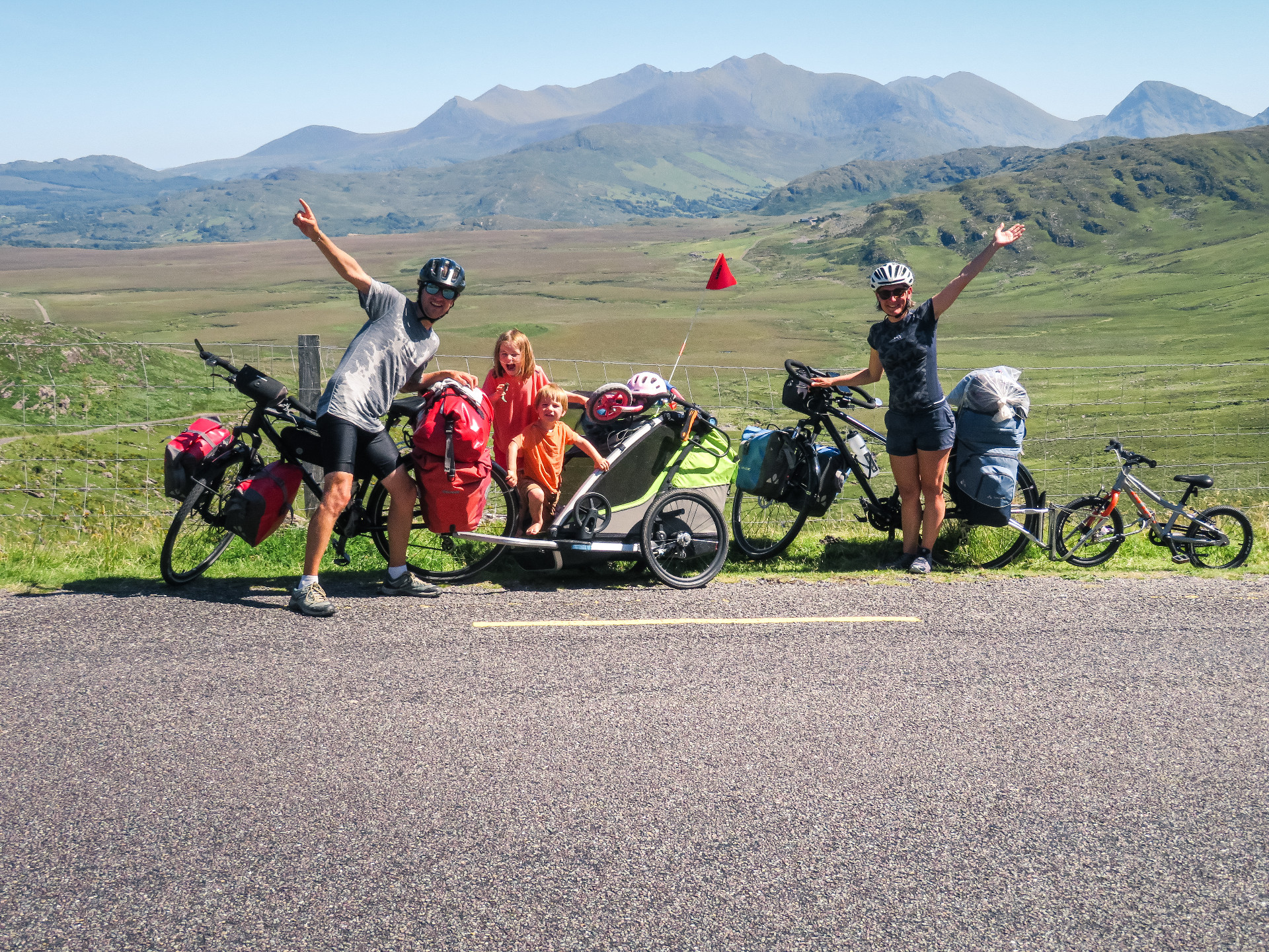La remorque multisport enfant pour partir à l'aventure en famille - We Cycle