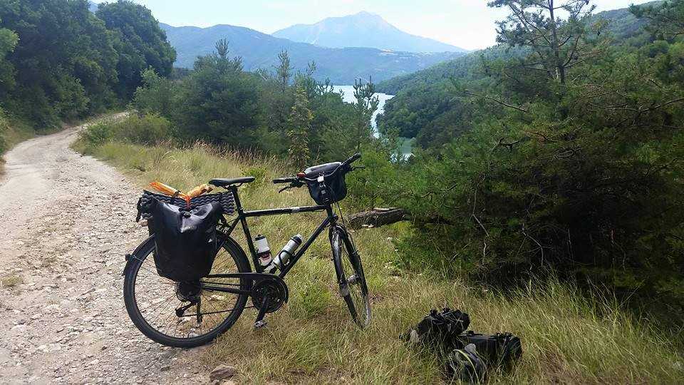 Petite pause Picnic Sieste près du lac de Serre Poncon