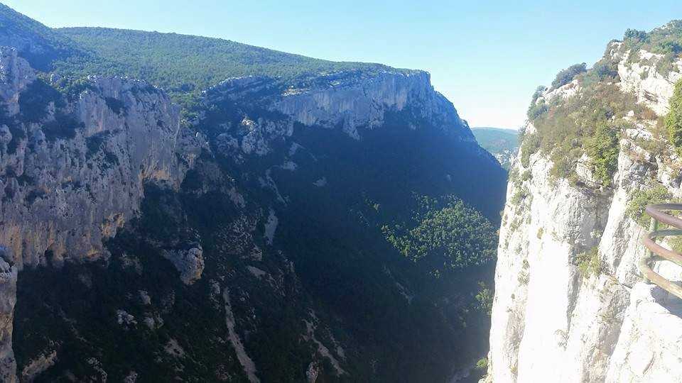 La falaise mythique de l'escalès sur la route des crétes