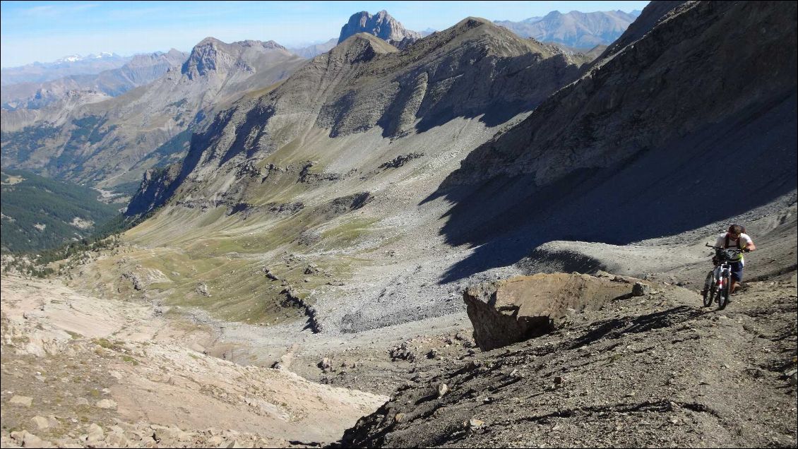 Montée au col de la petite barre