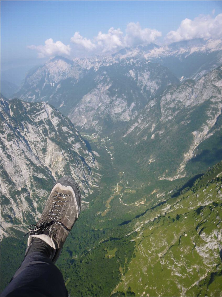 Loin au dessus de la vallée