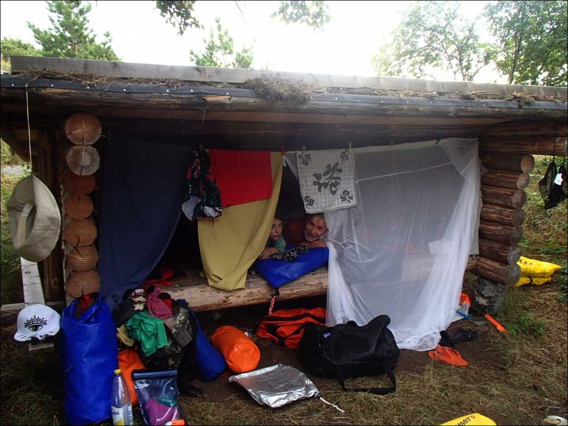 bivouac 2 dans un lavu