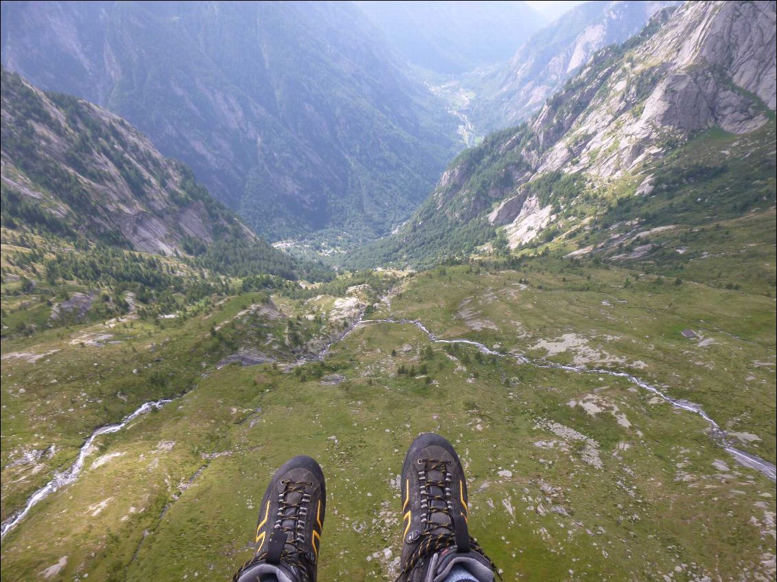 Le Val del Ferro sous nos pieds et le Val Masino au fond.