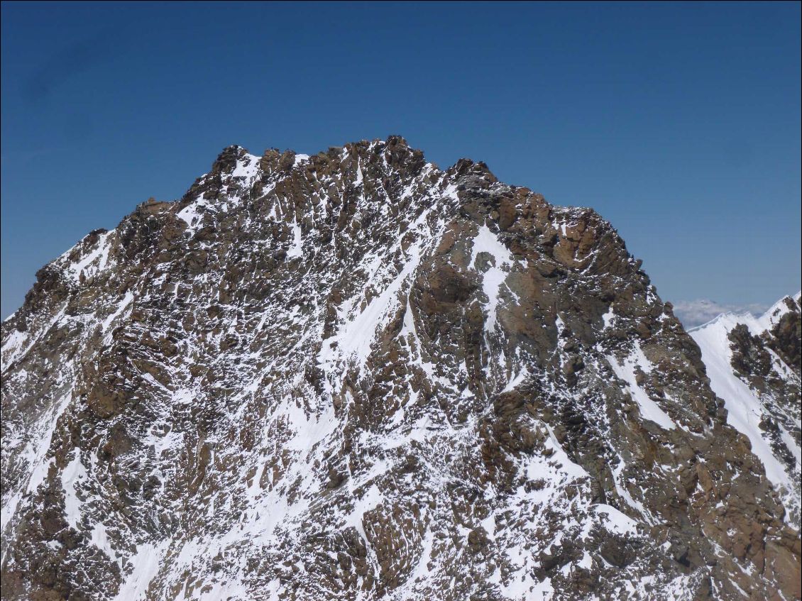 L'arête SE de la Dufour à droite