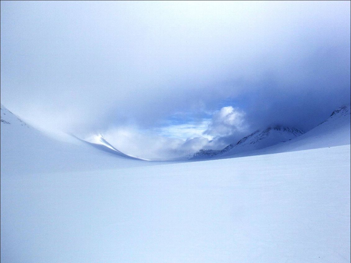 L'un des plus beau moments de cette itinérance, malheureusement un peu gâchée par un ciel souvent couvert et beaucoup de vent (de face!)