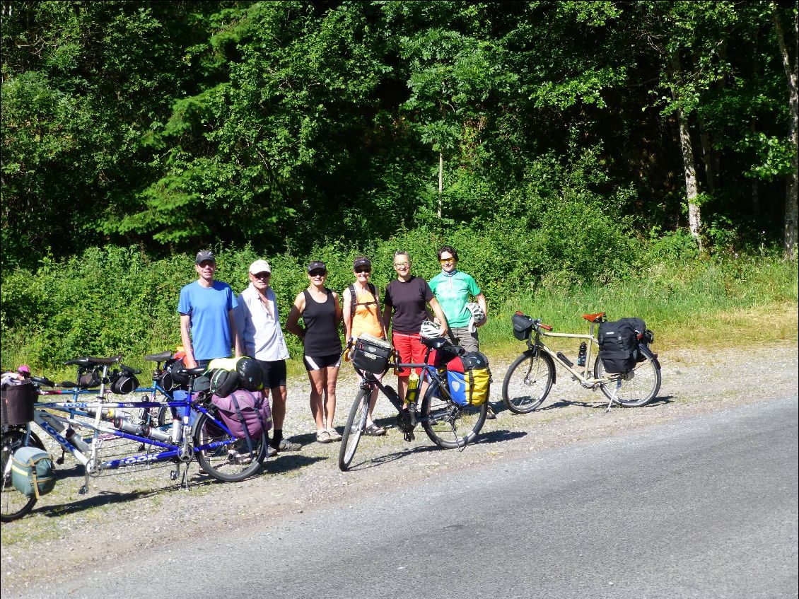 Gorges de la Rhue. Rencontre avec 2 cyclo-randonneuses allemandes.