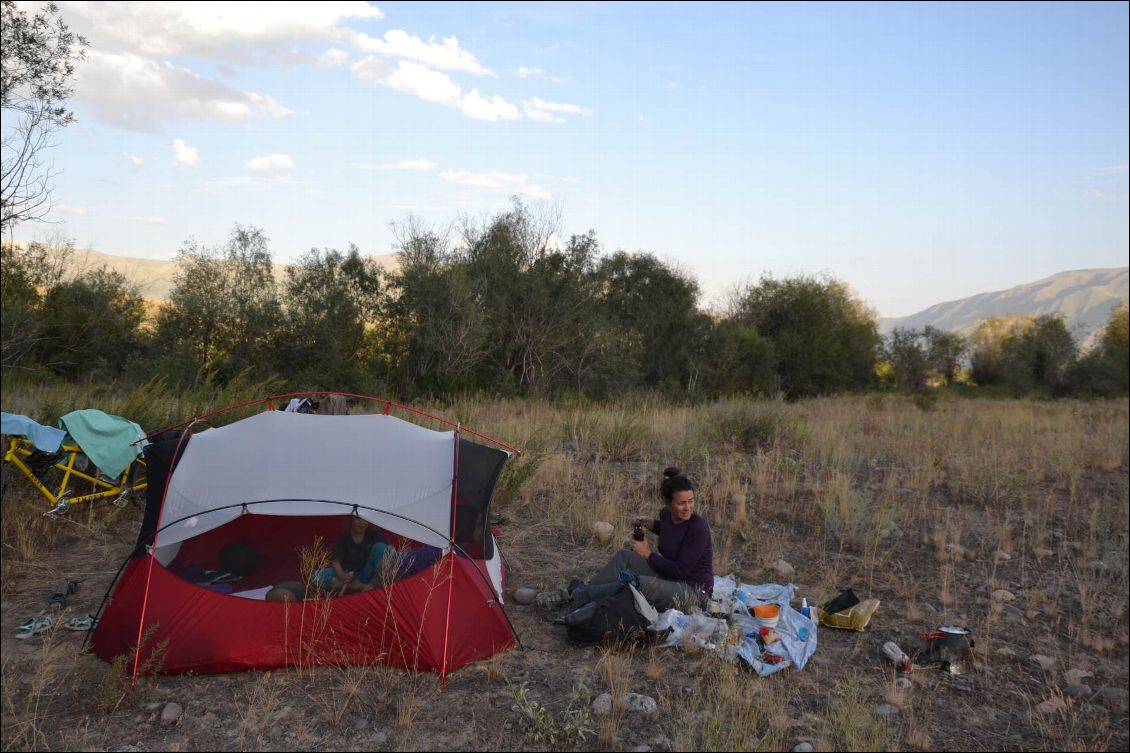 bivouac près de Suusamir , plein de copains moustiques 