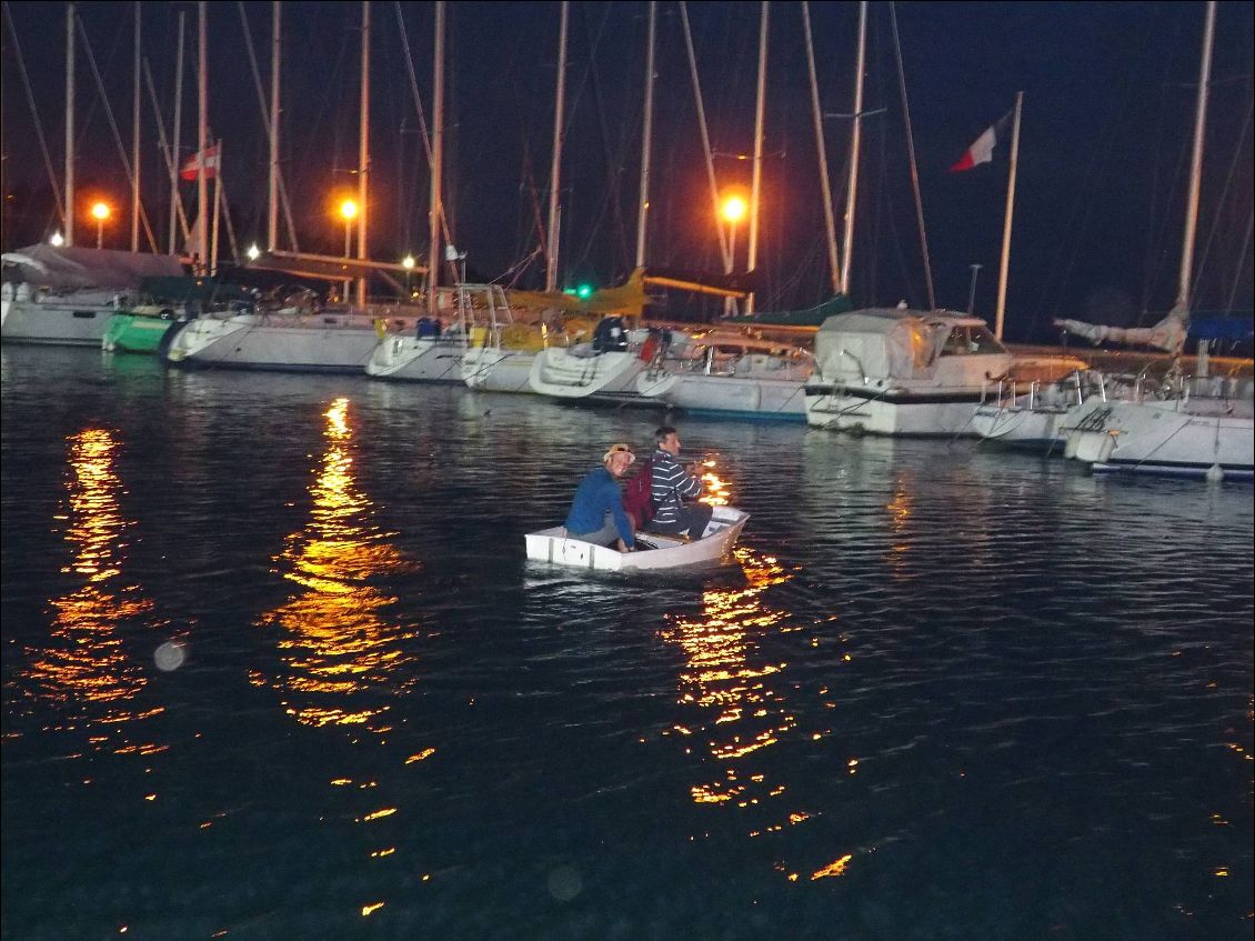 Patrice amis de Pierre, nous laisse dormir sur son bateau.