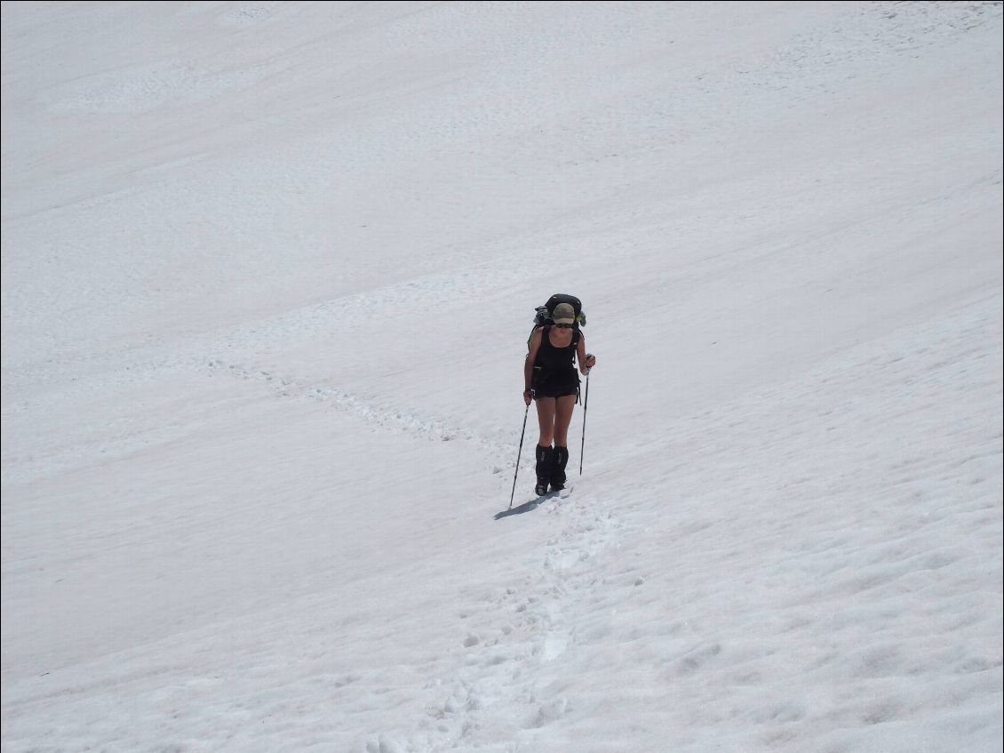 Descente du col des chambres vers le lac.