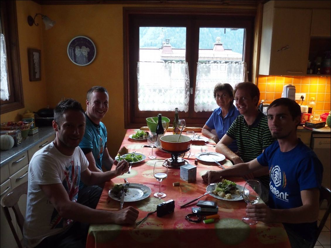 Dans la famille de Joseph. Une tablée de voyageur accompagné des produits du terroir.