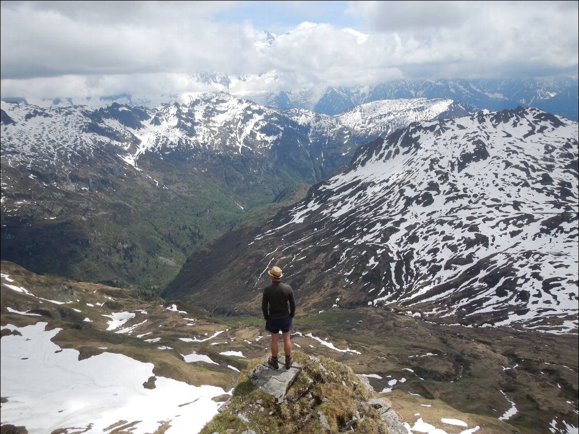 Vue sur les fonds de Moede, avec en face le Brévent que nous avons évité car trop de neige présente sur certaines parties.