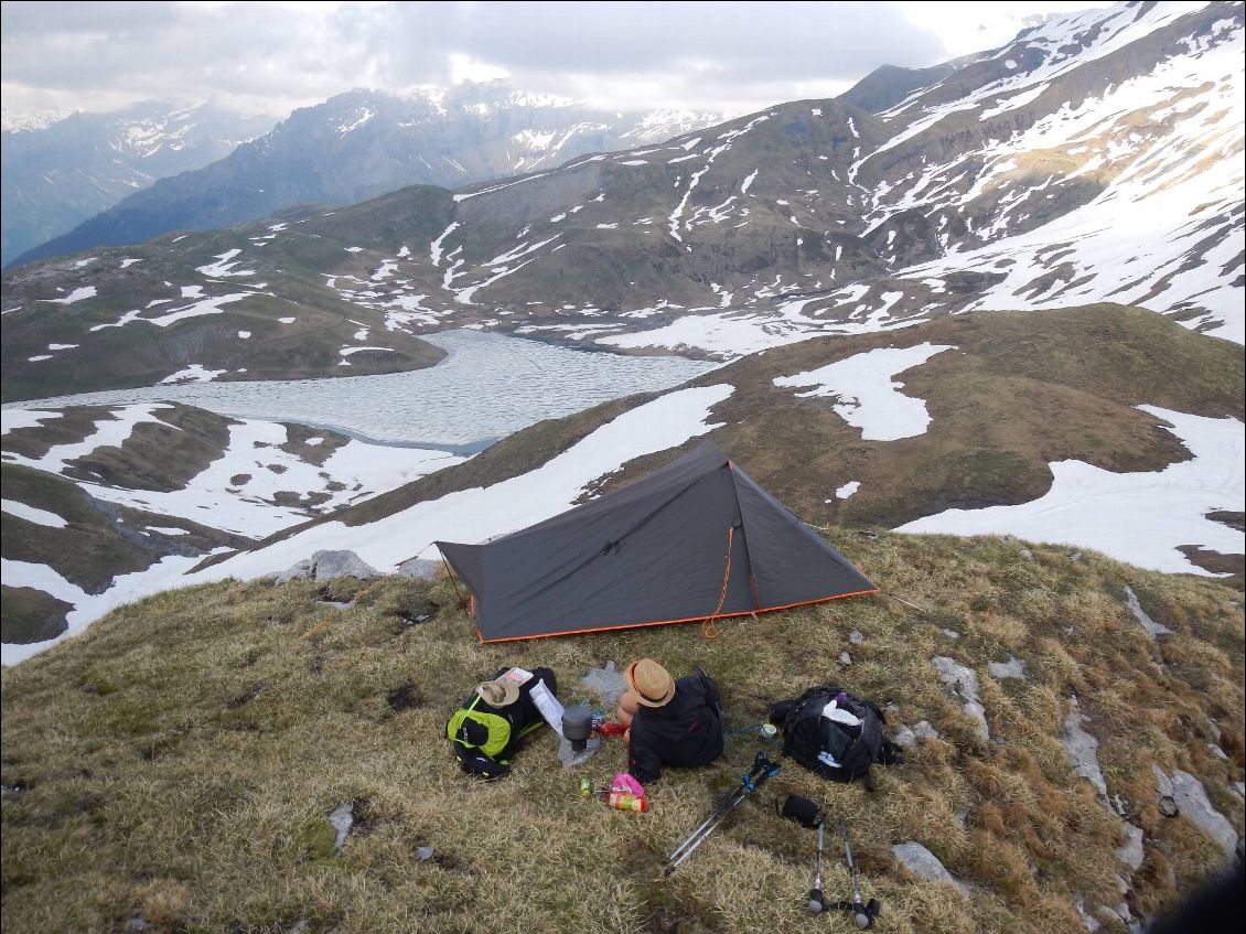 Notre spot de camping avec vue sur le lac d'Anterne