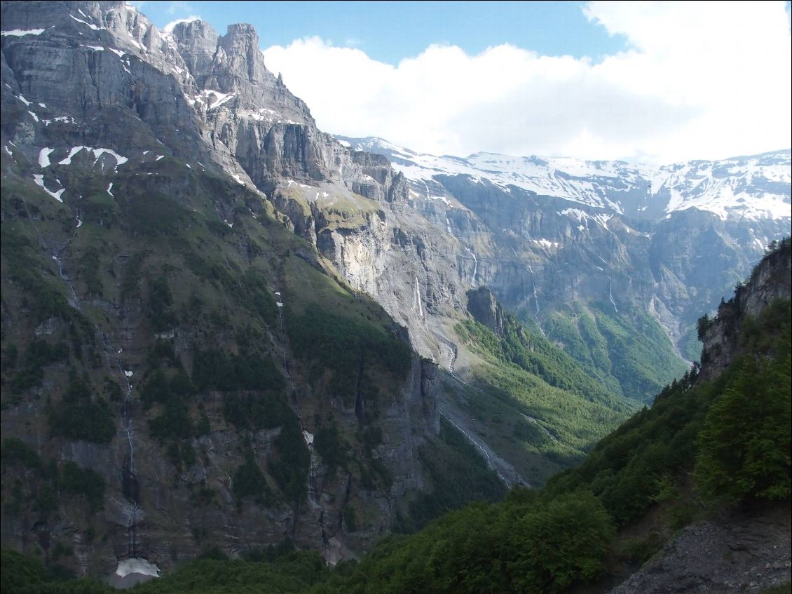 La vallée de laquelle nous venons vu d'en haut. C'est tout aussi beau..