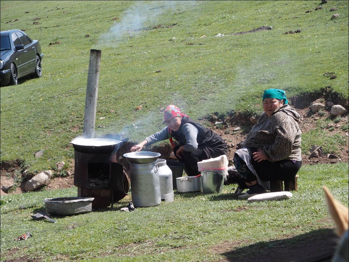 Les mamas du pays qui cuisines.