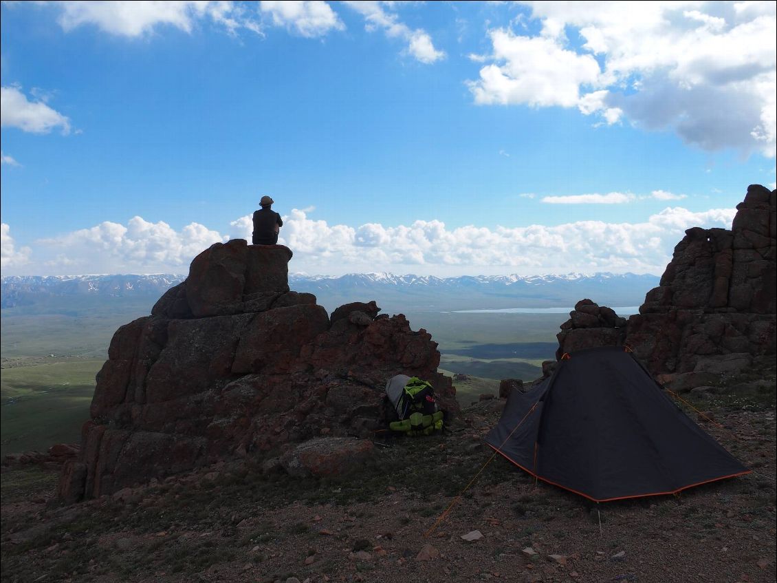 Nuit en altitude 3820m, sur les hauteurs du lac, sa sera la nuit la plus haute du voyage..