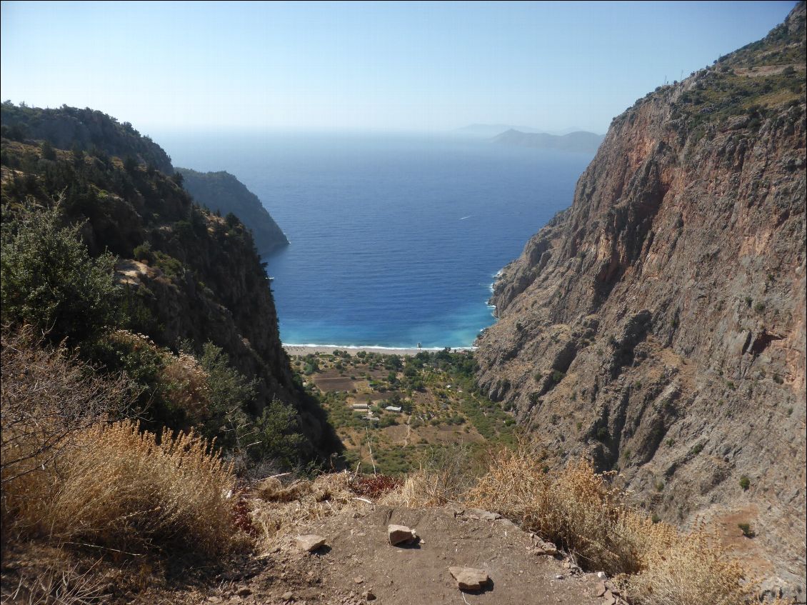 depuis la tente vue plongeante sur la Butterfly valley (250m plus bas!!!)