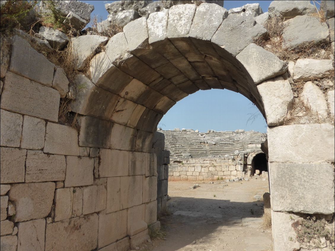 Xanthos,porche d'entrée au théâtre.