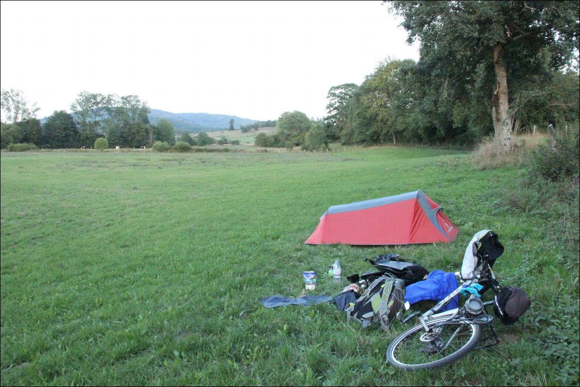 Couverture de À vélo le long de la Loire par le GR3