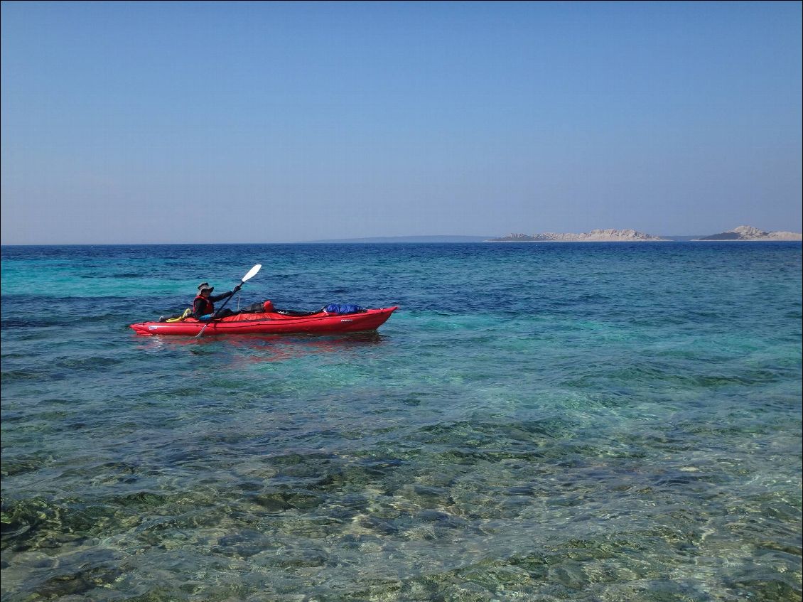 Petite mise en scène avec les îles de Greben en arrière plan