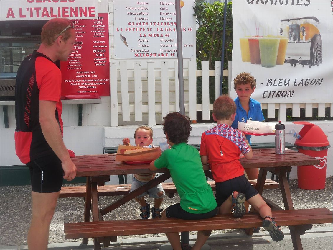 panini /frites/glace on prend des forces pour le retour
ce sera notre dernière étape sur la Vélodyssée