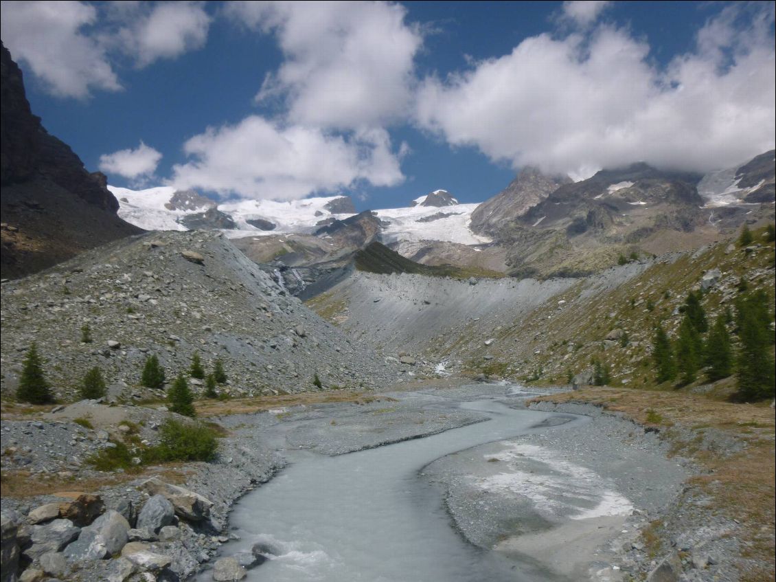 La longue moraine qui monte au refuge