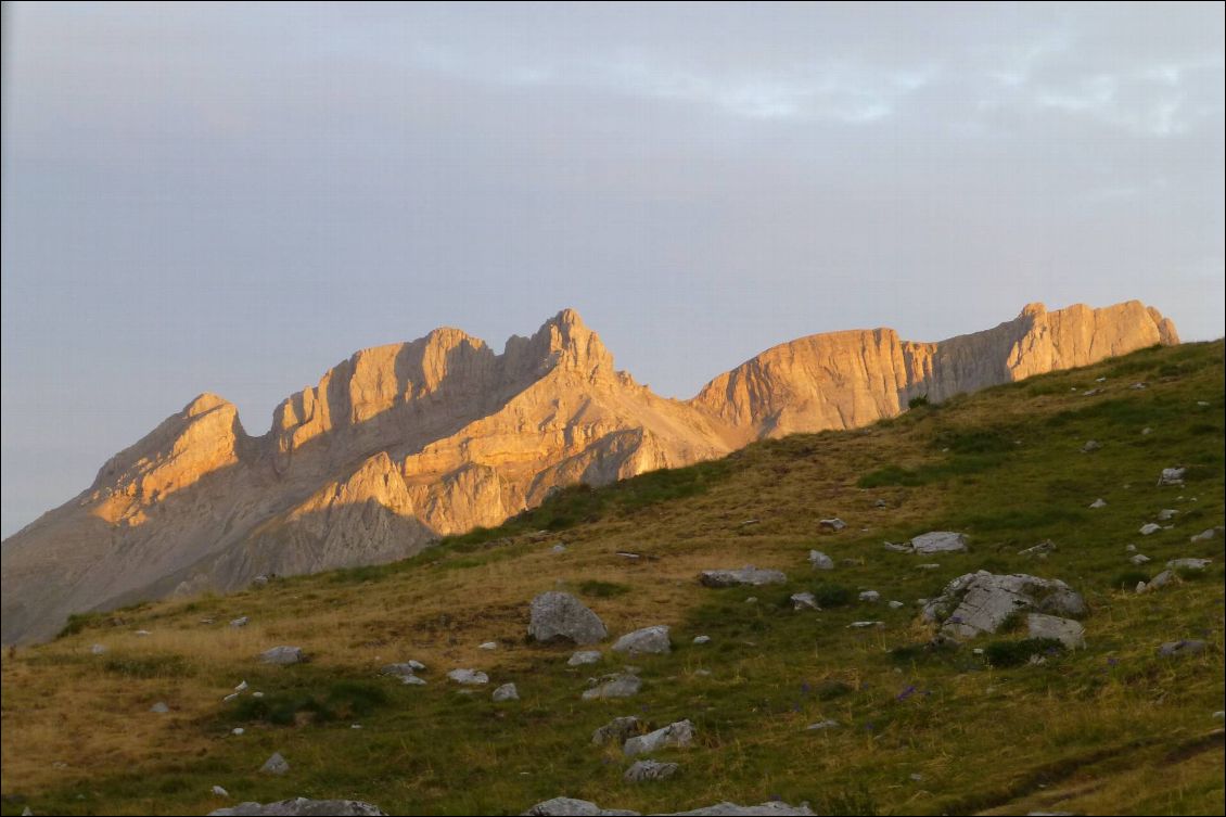 Malo de Acherito Eclairage du matin en partant du lac de la Chourique (Ibon de Acherito)