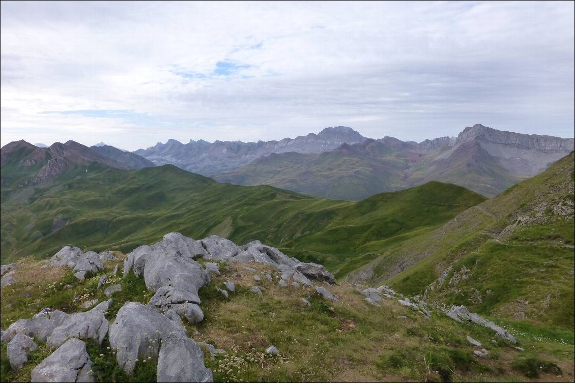 Alors restons sur les crêtes : vue du col de Pau