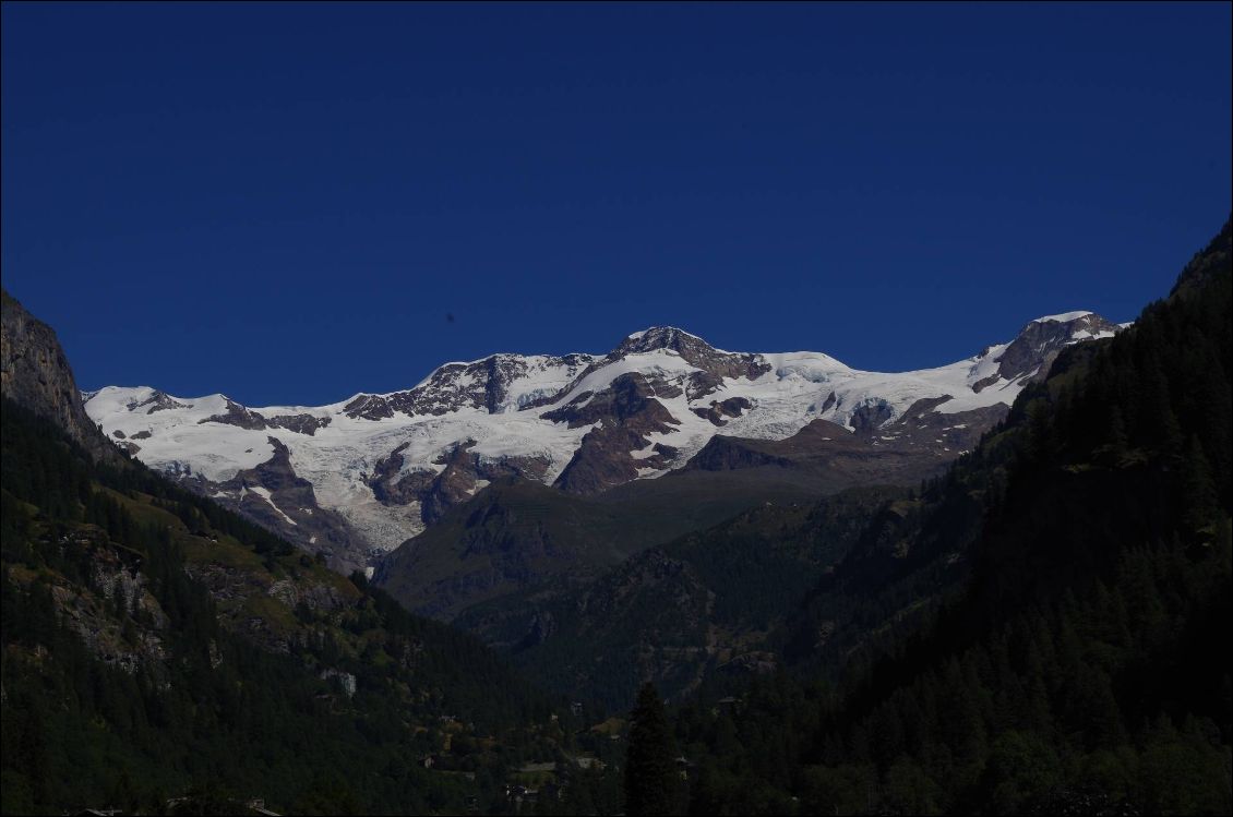 Le Mont Rose, vu de la vallée, le même jour