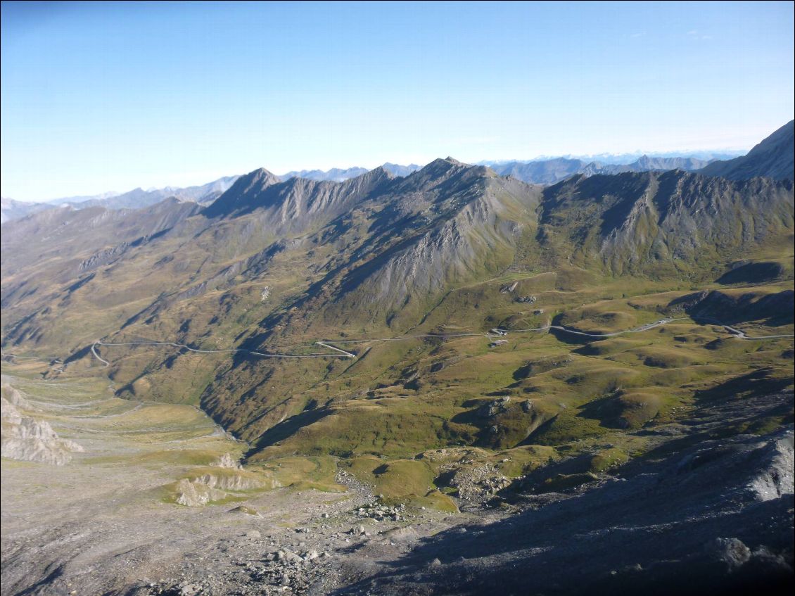 Coté français, la route du Col Agnel et le refuge