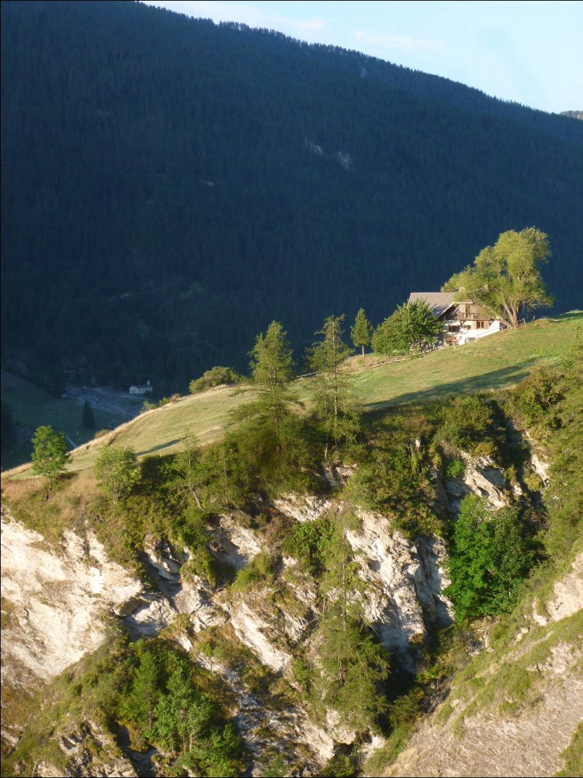 Jolie maison au dessus d'Aiguilles