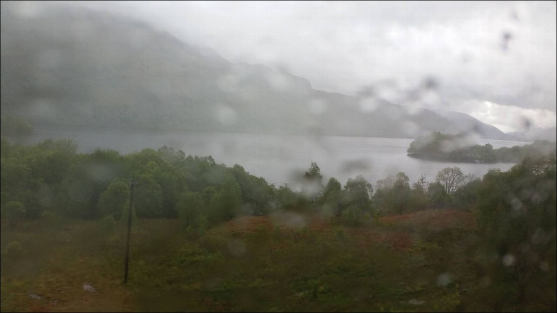 Le Loch Lomond, encore et toujours sous la pluie