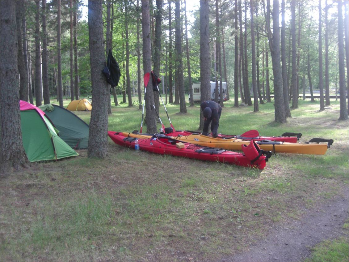 les campings reste naturel ici pas d'allées de mobilhome