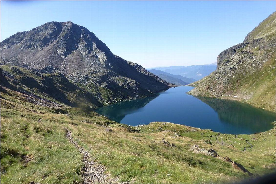 Estany de la Gola : même si c'est superbe, ne pas suivre en haut à gauche, mais derrière à gauche, sinon 2 heures aller retour en supplément.