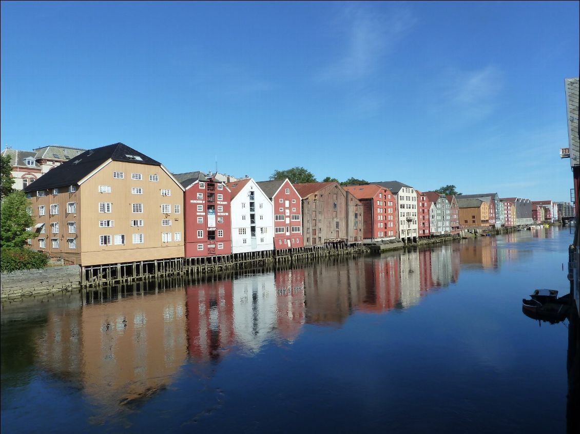 Entrepôts au bord de la Nidelva