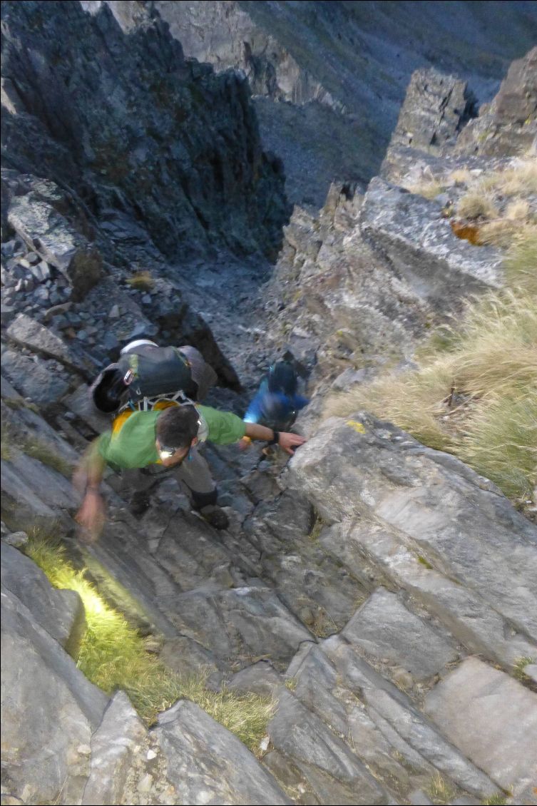 Luc et Matthew dans la cheminée du Canigou