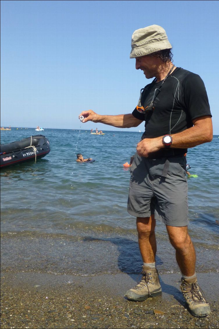 Enfin pour finir, mon flacon d'eau de l'océan dans la versé méditerranée mais pas de cataclysme...