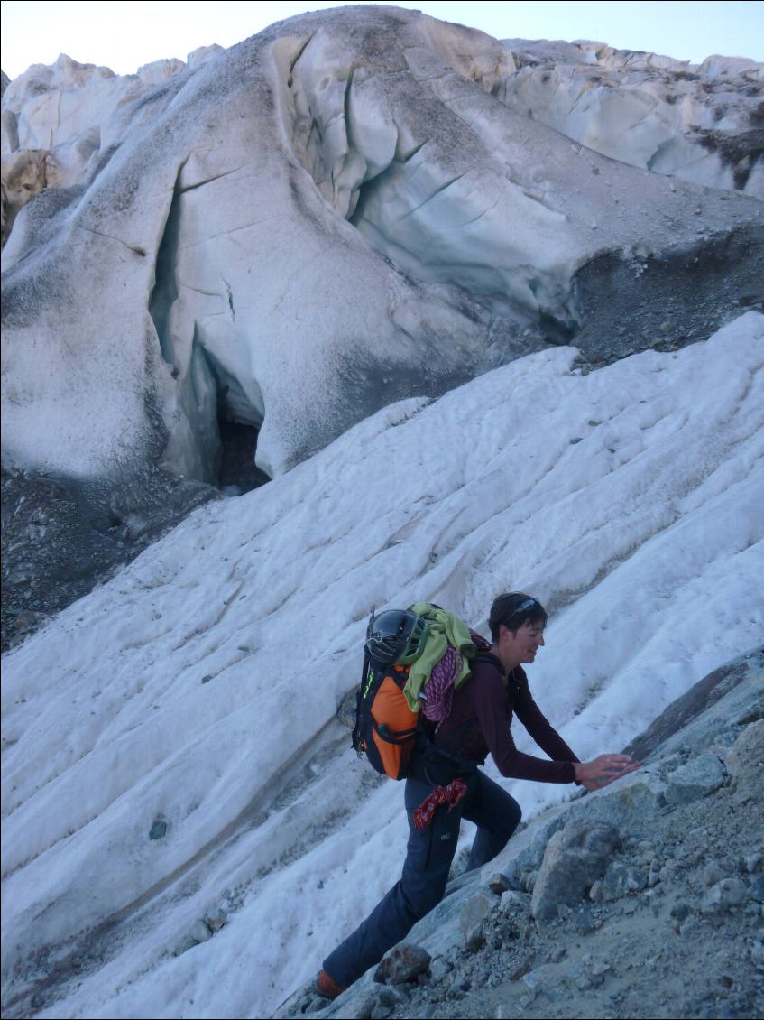 Cheminement entre moraine et crevasses