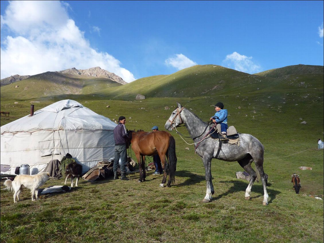 Ici, ils savent monter à cheval avant même de savoir marcher....