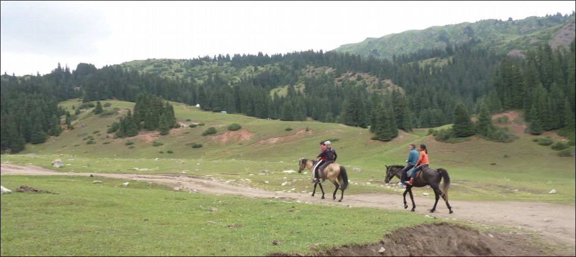 Petite balade à cheval. Ca change du vélo.