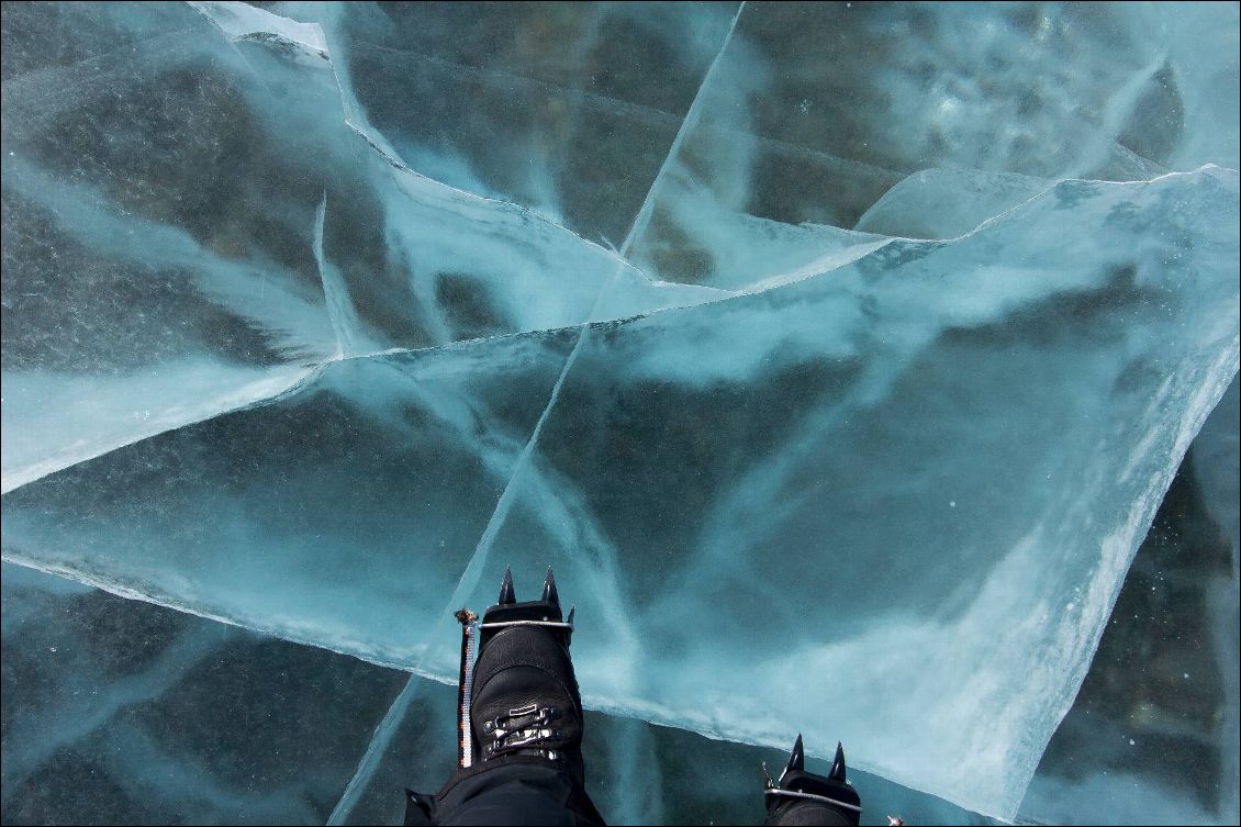 Au début, nous avancions comme sur des œufs, puis réalisant qu'il y avait plus d'un mètre de glace sous nos pieds, nous avons pu avancer sereinement et profiter du paysage.