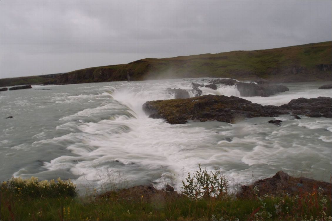 Les chutes d'Urridafoss