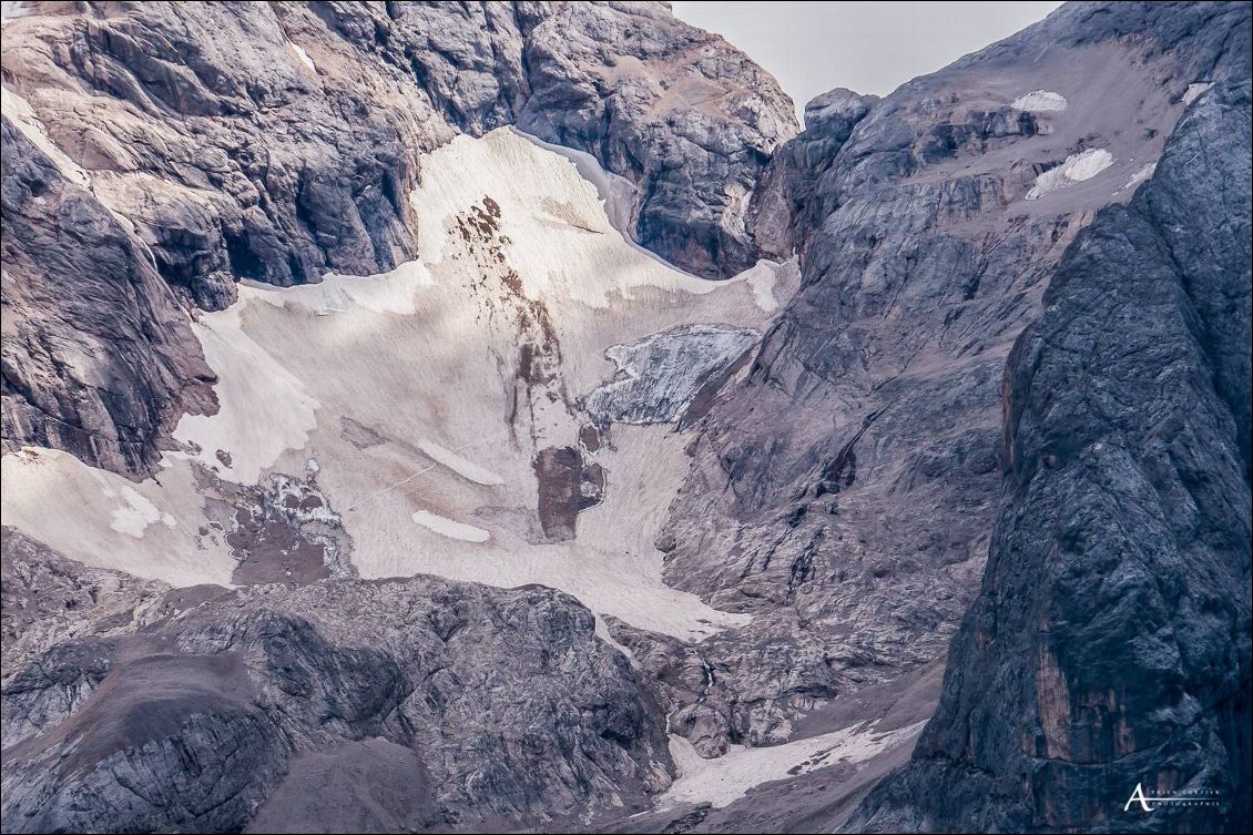 Le fameux passage à travers le glacier de Marmolada