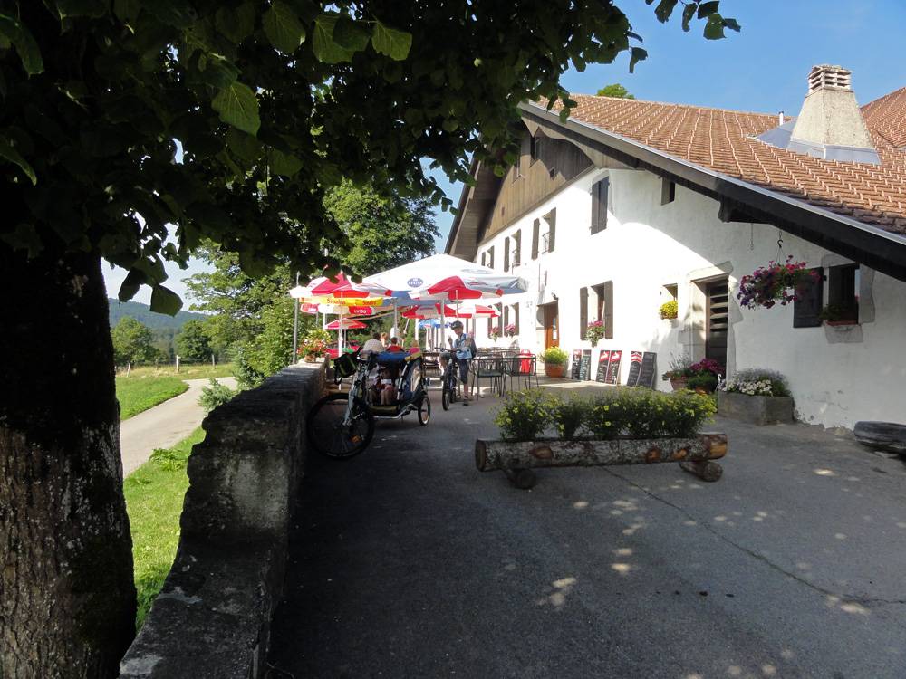 Auberge-restaurant des Rochats où nous avons passé la nuit en dortoir confortable et pris un bon petit-déjeuner.