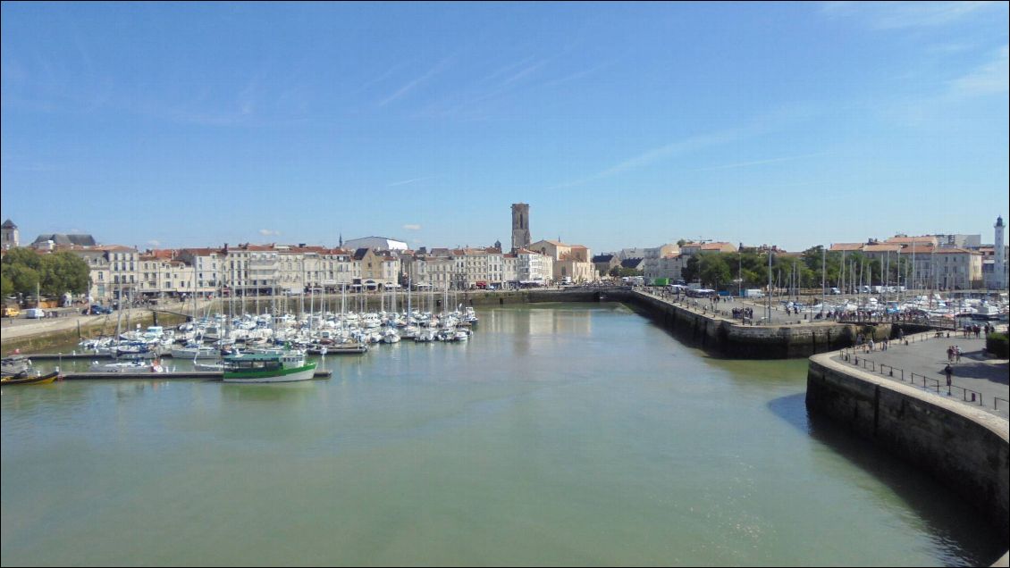 Le vieux port vu depuis la tour St Nicolas