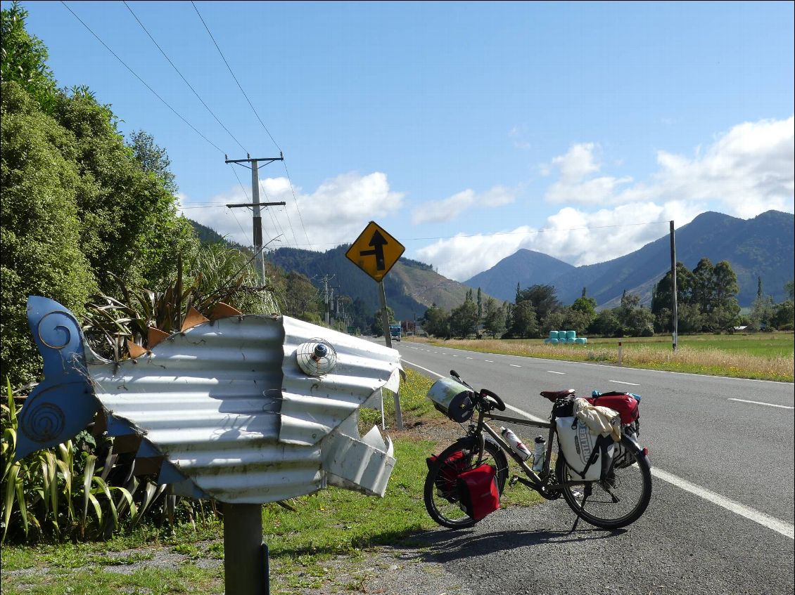 gasp! une boîte à lettres mangeuse de vélos!